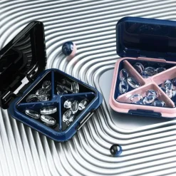 Pillendose mit 4 Fächern – Reisekapselhülle für Medikamente