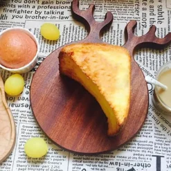 Pizzastein aus Holz – exquisites Design in Geweihform