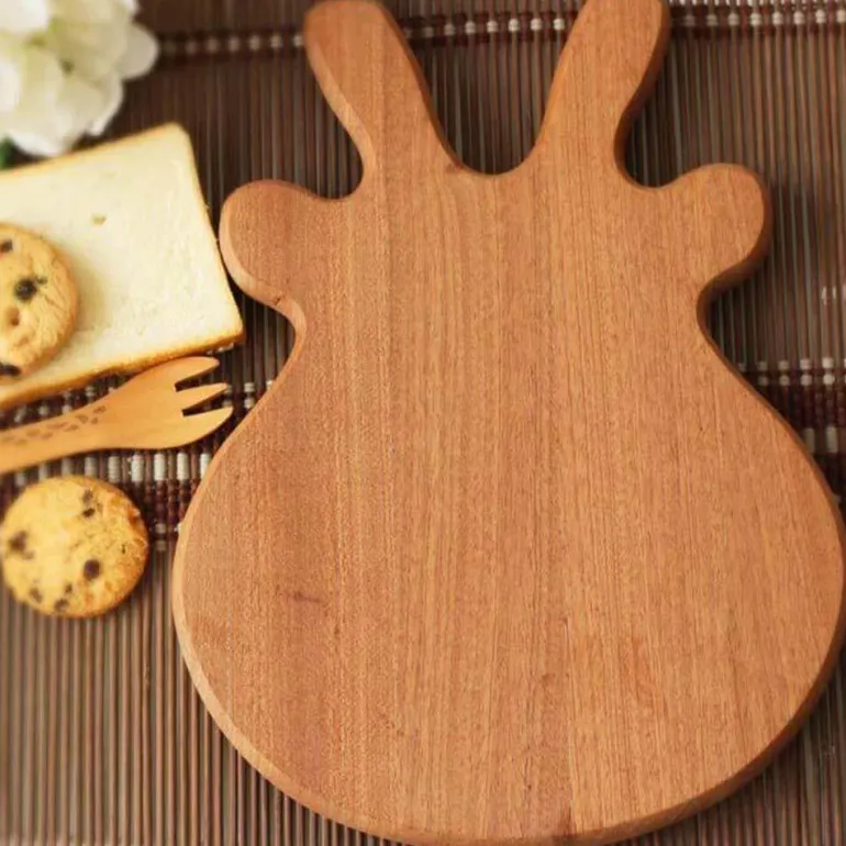 Pizzastein aus Holz – exquisites Design in Geweihform