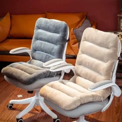 Plüschiges Bürositzkissen – bequemes Rückenstützkissen