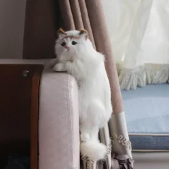 Plüschkatzenfigur - Niedliche Schreibtischdekoration