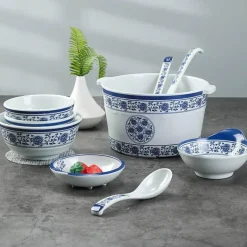 Porzellan-Geschirrset - Blau-weißes Imitationsgeschirr