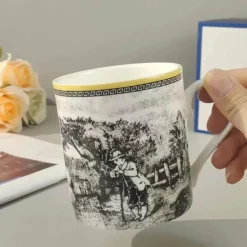 Porzellan-Geschirrset - Teller, Tassen, Schüsseln, Tabletts