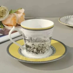 Porzellan-Geschirrset - Teller, Tassen, Schüsseln, Tabletts