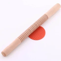 Präge-Nudelholz für wunderschön dekoriertes Gebäck, Backwerkzeug aus Holz