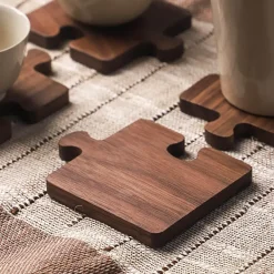 Puzzle-Untersetzer aus Walnussholz – einzigartige Getränkeuntersetzer aus Holz