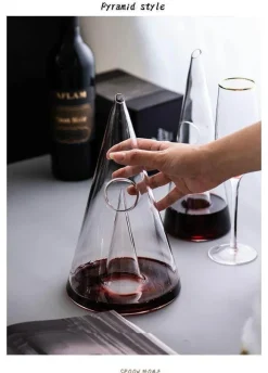 Pyramiden-Weindekanter aus Glas – elegante Weinkaraffe