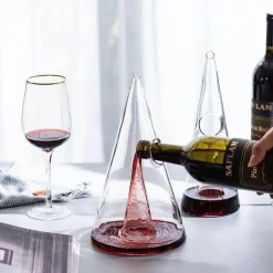 Pyramiden-Weindekanter aus Glas – elegante Weinkaraffe
