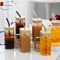 Quadratischer Becher mit Deckel und Strohhalm – 350 ml, Trinkglas mit farbigem Griff