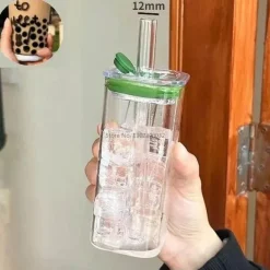 Quadratischer Becher mit Deckel und Strohhalm – 350 ml, Trinkglas mit farbigem Griff