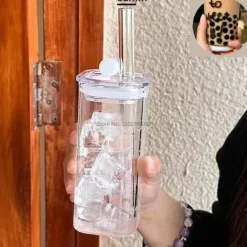 Quadratischer Becher mit Deckel und Strohhalm – 350 ml, Trinkglas mit farbigem Griff