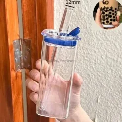 Quadratischer Becher mit Deckel und Strohhalm – 350 ml, Trinkglas mit farbigem Griff