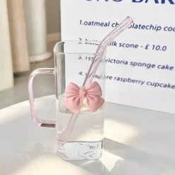 Quadratischer Kaffeebecher mit Deckel und Strohhalm – 350 ml Geschenkbecher