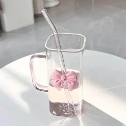 Quadratischer Kaffeebecher mit Deckel und Strohhalm – 350 ml Geschenkbecher