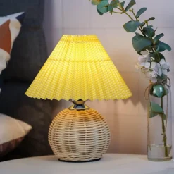 Rattan-Tischlampe – Stilvolles Beleuchtungsdekor für Zuhause