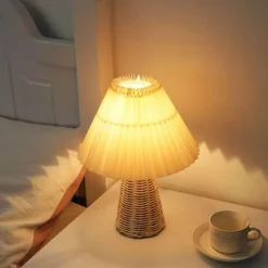 Rattan-Tischlampe – Stilvolles Beleuchtungsdekor für Zuhause
