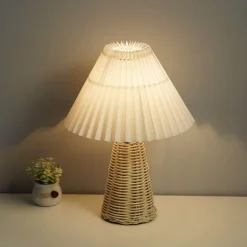 Rattan-Tischlampe – Stilvolles Beleuchtungsdekor für Zuhause