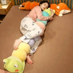 Raupen-Plüschkissen – weiches süßes Spielzeug