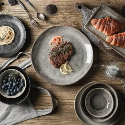 Retro Japanisches Keramikgeschirr-Set - Graue Porzellanteller und -schüsseln