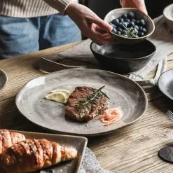 Retro Japanisches Keramikgeschirr-Set - Graue Porzellanteller und -schüsseln