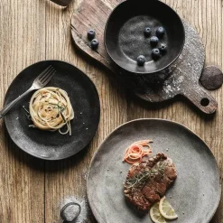 Retro Japanisches Keramikgeschirr-Set - Graue Porzellanteller und -schüsseln