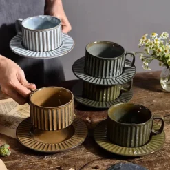Retro-Kaffeetassen-Set – Keramiktasse mit Untertasse und Löffel für das Café zu Hause