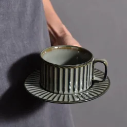 Retro-Kaffeetassen-Set – Keramiktasse mit Untertasse und Löffel für das Café zu Hause