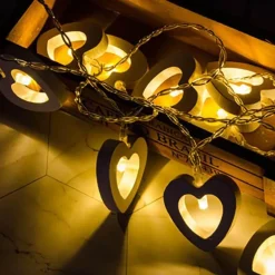 Romantische Lichterkette in Herzform aus Holz – Dekorative Lichterkette für die Inneneinrichtung