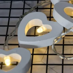 Romantische Lichterkette in Herzform aus Holz – Dekorative Lichterkette für die Inneneinrichtung