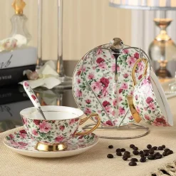 Romantisches Teetassen-Set aus Bone China – Blumendesign mit Untertasse und Löffel