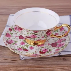 Romantisches Teetassen-Set aus Bone China – Blumendesign mit Untertasse und Löffel