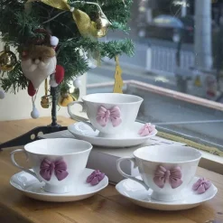 Rosa Porzellan-Teeservice – Hochwertige Kaffeetassen und Untertassen aus Keramik