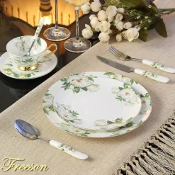 Royal Bone China Geschirrset - Europäischer Pastoralstil mit Besteck