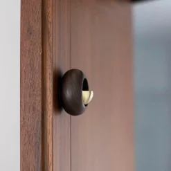 Rustikale Türklingel aus Massivholz – süße Hängedekoration