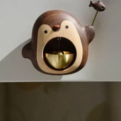 Rustikale Türklingel aus Massivholz – süße Hängedekoration