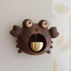 Rustikale Türklingel aus Massivholz – süße Hängedekoration