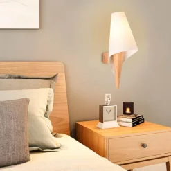 Rustikale Wandlampe aus Massivholz – Vintage-Beleuchtung für Zuhause