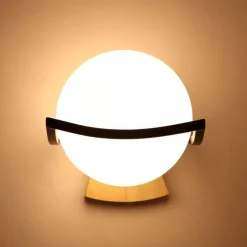 Rustikale Wandlampe aus Massivholz – Vintage-Beleuchtung für Zuhause