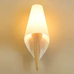 Rustikale Wandlampe aus Massivholz – Vintage-Beleuchtung für Zuhause