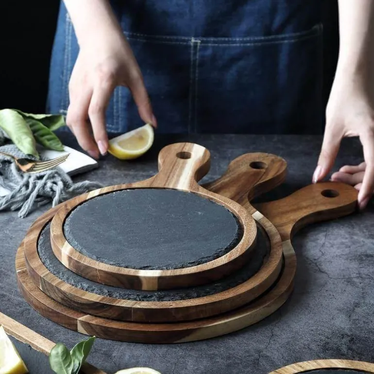 Rustikaler Snackteller aus Holz – rundes Serviertablett