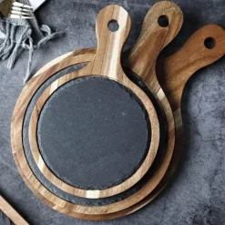 Rustikaler Snackteller aus Holz – rundes Serviertablett