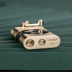 Schlankes Metallfeuerzeug – Elegantes Retro-Design