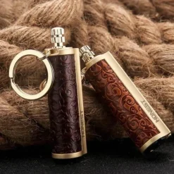 Schlüsselanhänger aus Leder mit Metall-Streichholz-Inferno-Feuerzeug – langlebiges Feuerstarter-Accessoire