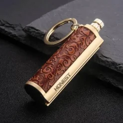 Schlüsselanhänger aus Leder mit Metall-Streichholz-Inferno-Feuerzeug – langlebiges Feuerstarter-Accessoire