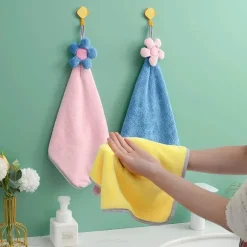 Schnelltrocknendes Handtuch aus Korallenfleece – weich, saugfähig und ideal für den täglichen Gebrauch