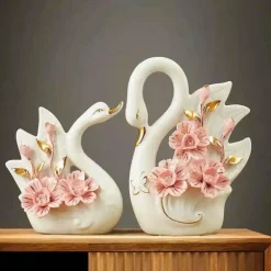 Schwanenskulpturenpaar - Elegantes Hochzeitsdekor