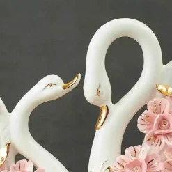 Schwanenskulpturenpaar - Elegantes Hochzeitsdekor