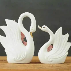 Schwanenskulpturenpaar - Elegantes Hochzeitsdekor