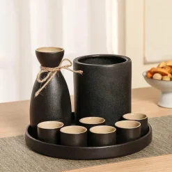 Schwarzer Weinwärmer aus Keramik für Sake – handgefertigtes japanisches Design