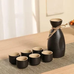 Schwarzer Weinwärmer aus Keramik für Sake – handgefertigtes japanisches Design
